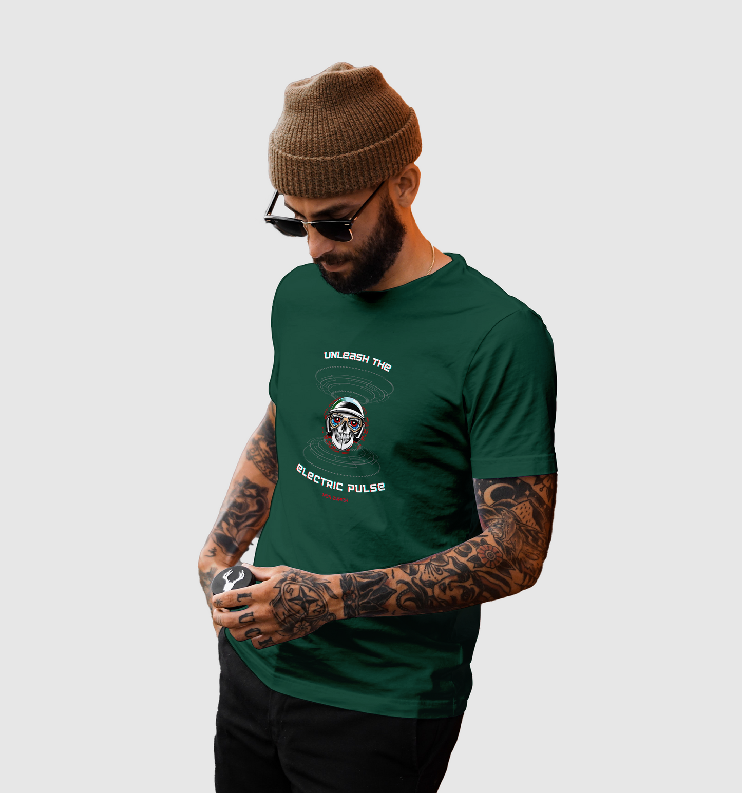 "Unleash the electronic pulse." T-shirt in Dark - Mon Zurich Originals